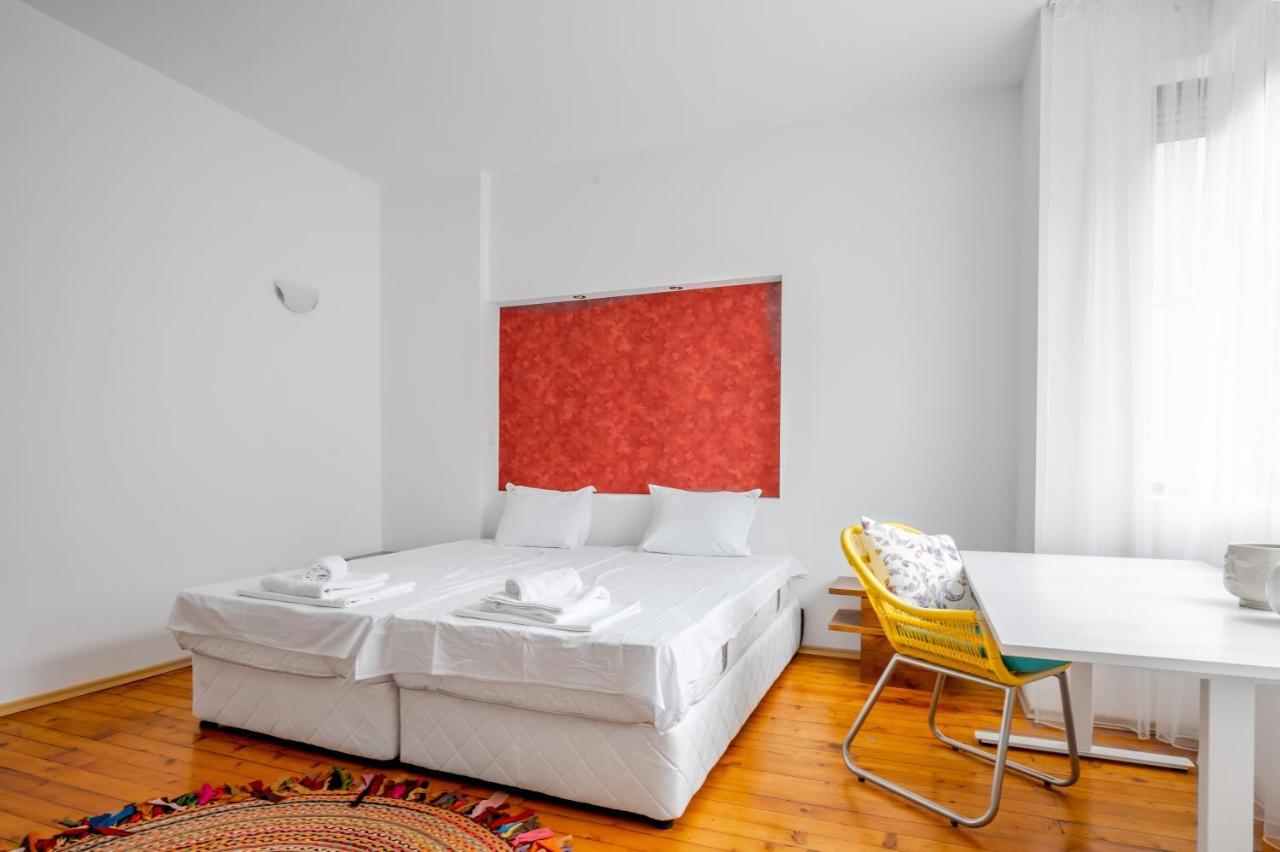 Sofia'S Vintage Gem: Spacious 2Bd Flat On Solunska Daire Dış mekan fotoğraf