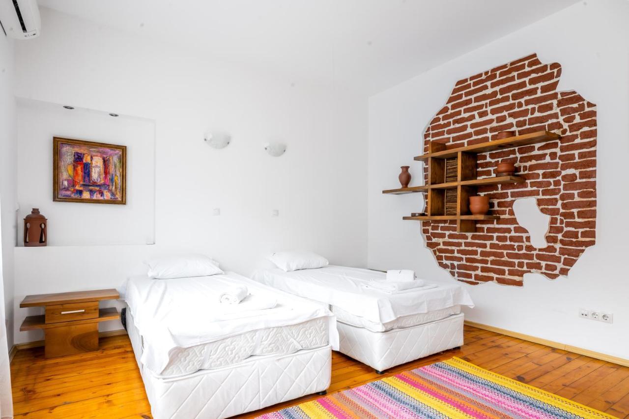 Sofia'S Vintage Gem: Spacious 2Bd Flat On Solunska Daire Dış mekan fotoğraf